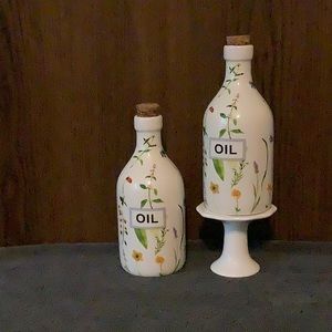 Ceramic oil decanter